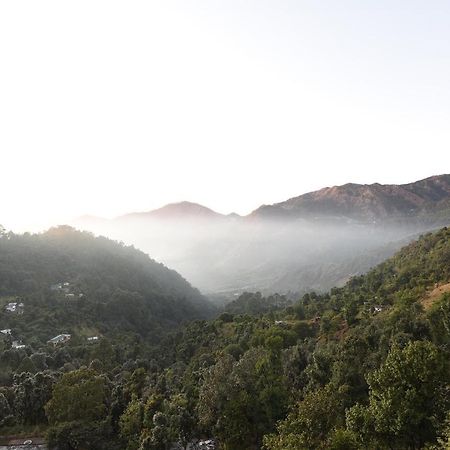 Green Roof Hotel Nainital Exteriör bild