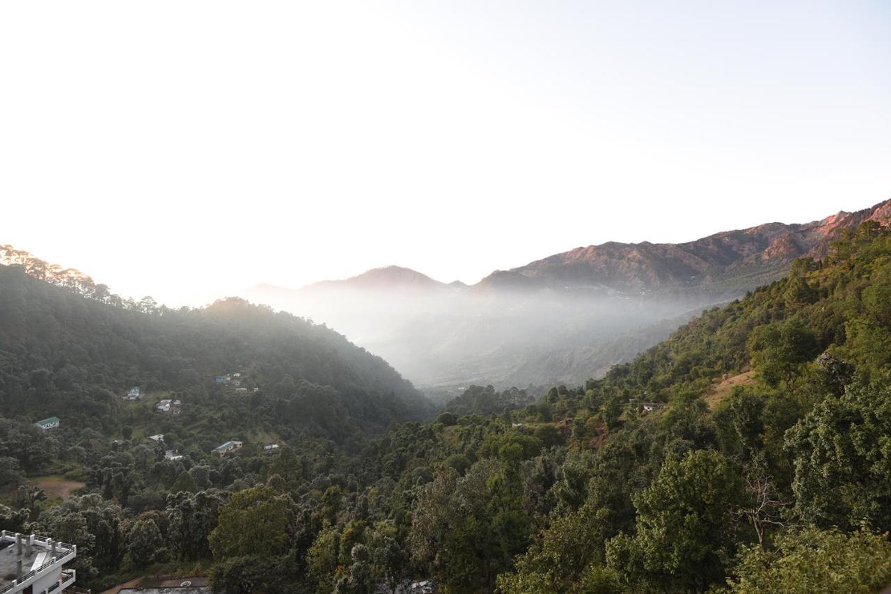 Green Roof Hotel Nainital Exteriör bild