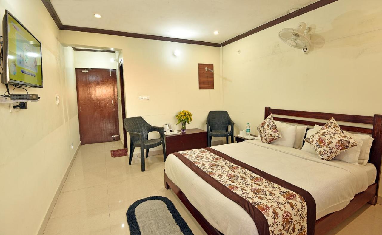 Green Roof Hotel Nainital Exteriör bild